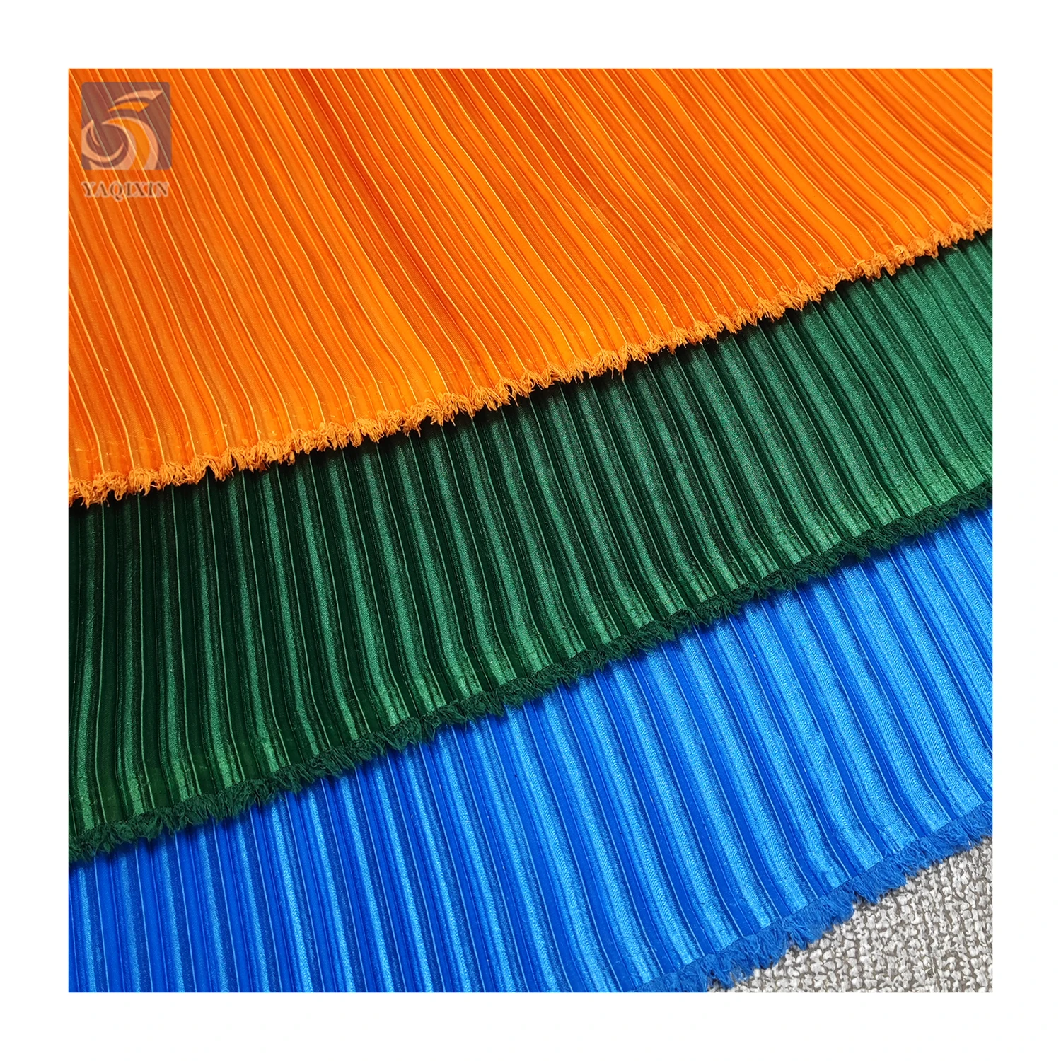 YX152 Wholesale Price By The Yards 120 gsm Glossy Shiny Pleated Accordion Satin Fabric - 图片 4