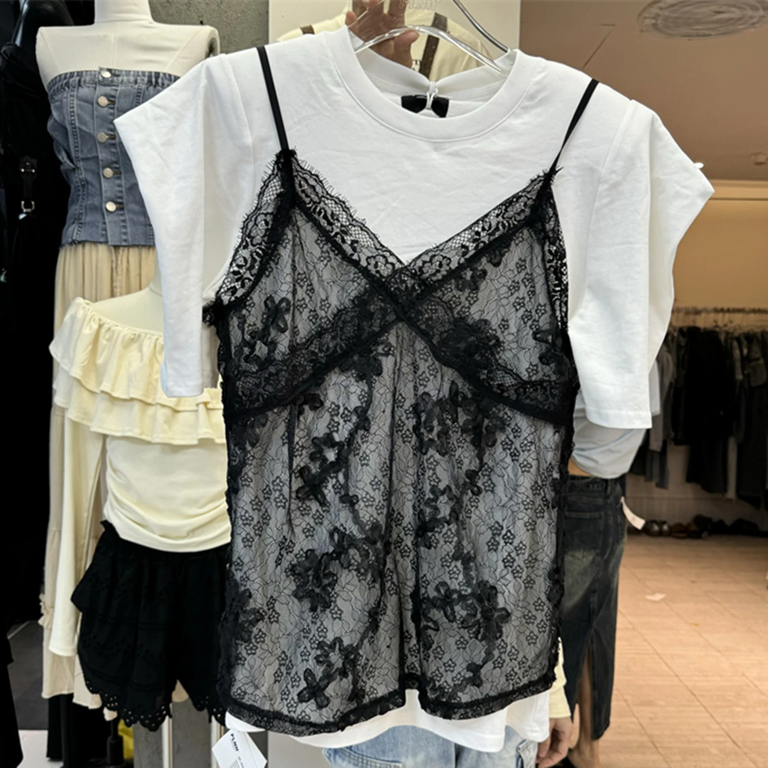 YX253 New Fashion Soft Polyester Lace With 3D Small Floral Patterns French Embroidery Chantilly Lace Fabric - 图片 5