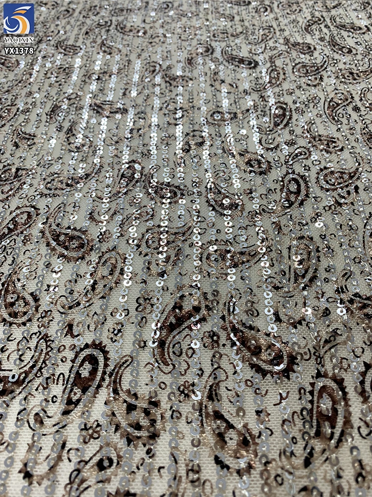 YX1378 150cm 200gsm 2026 New Paisley Printed Sequin Mesh Fabric 3mm Stretch Net Party Dress Sequins Fabric Textile - 图片 5