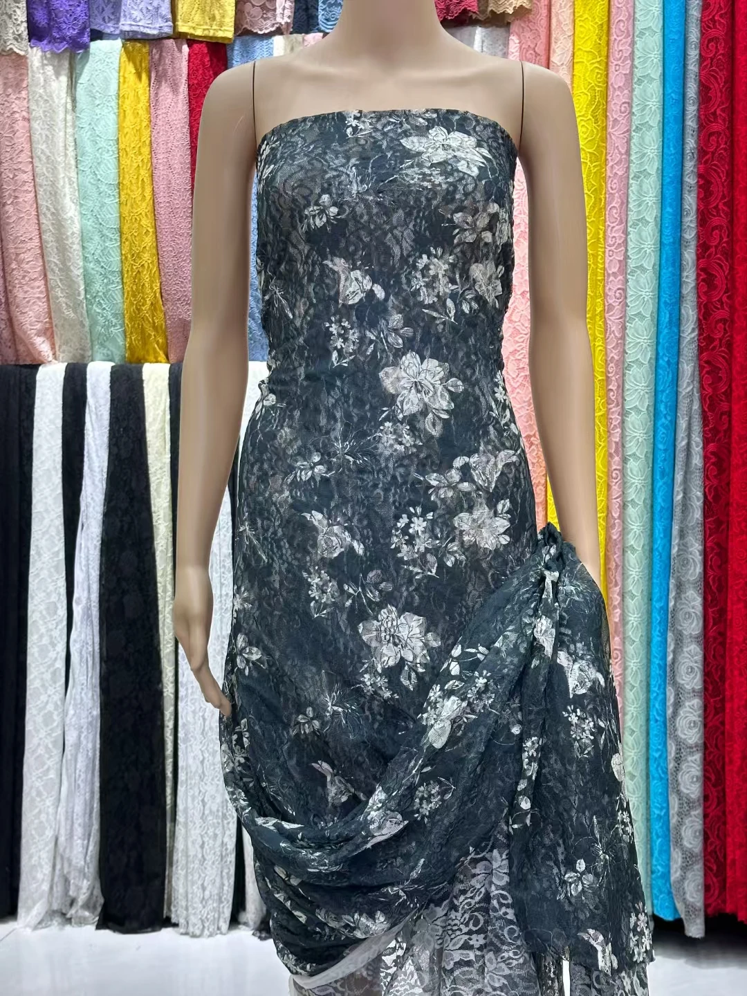 YX738 Elegant Printed Chantilly Lace Fabric 95 Polyester 5 Spandex Stretch Flowers Printed Chantilly Lace Fabric - 图片 6