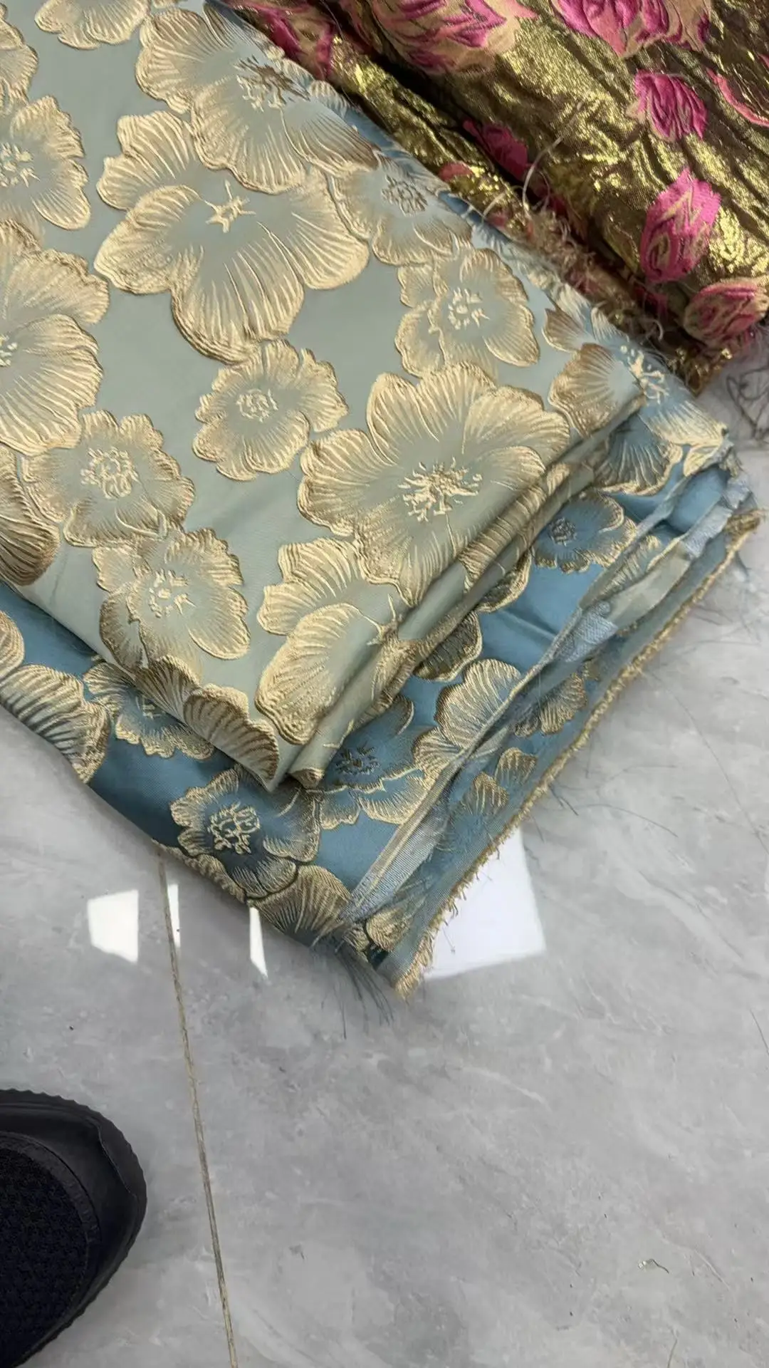 YX1165 High Quality Golden Chinese Brocade Fabrics Flowers Pattern Design Yarn-Dyed Jacquard Brocade Fabric for Garments - 图片 2