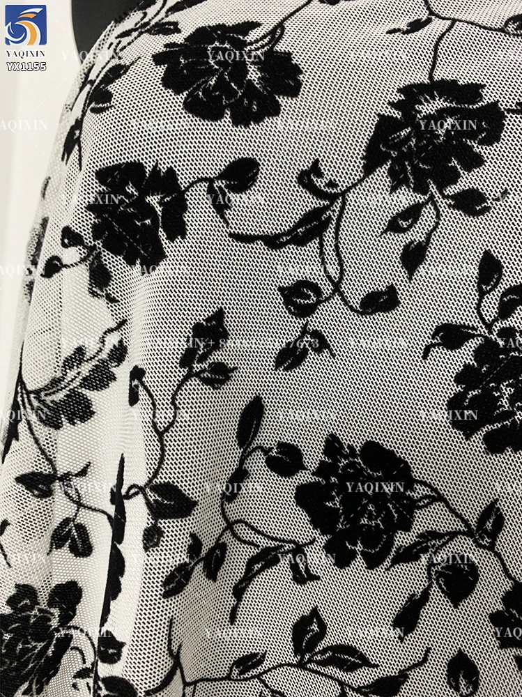 YX1155 2026 Popular Flocked Black Floral Mesh Fabric 4-Way Stretch Power Net Mesh Fabric With Black Floral Flock for Clothing - 图片 5