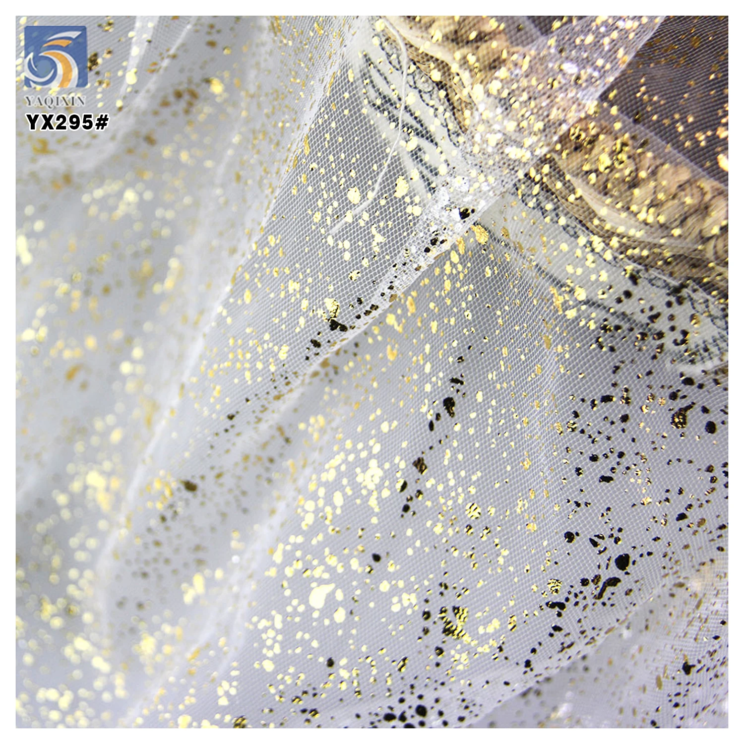 YX295 American New Arrivals 100% Polyester Film Printed Black Tulle Fabrics With Gold Iridescent Splatter - 图片 3