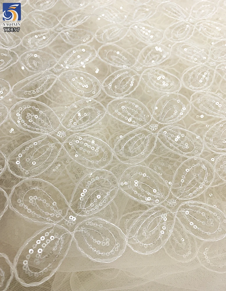YX857 Lucky Four-Leaf New Design Polyester Embroidery Tulle With Silver and White Sequins for Women Dresses Sequin Fabrics - 图片 6