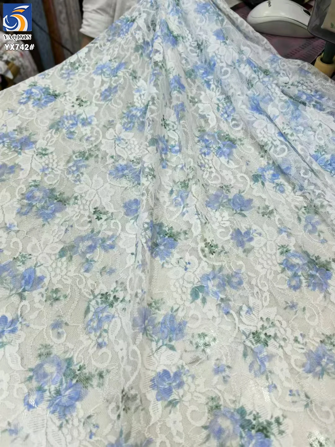 YX742 2025 French Lace Mesh Dress Fabric French Elegant Chantilly Lace Prints Fabric for Lingerie Dresses Skirts - 图片 4