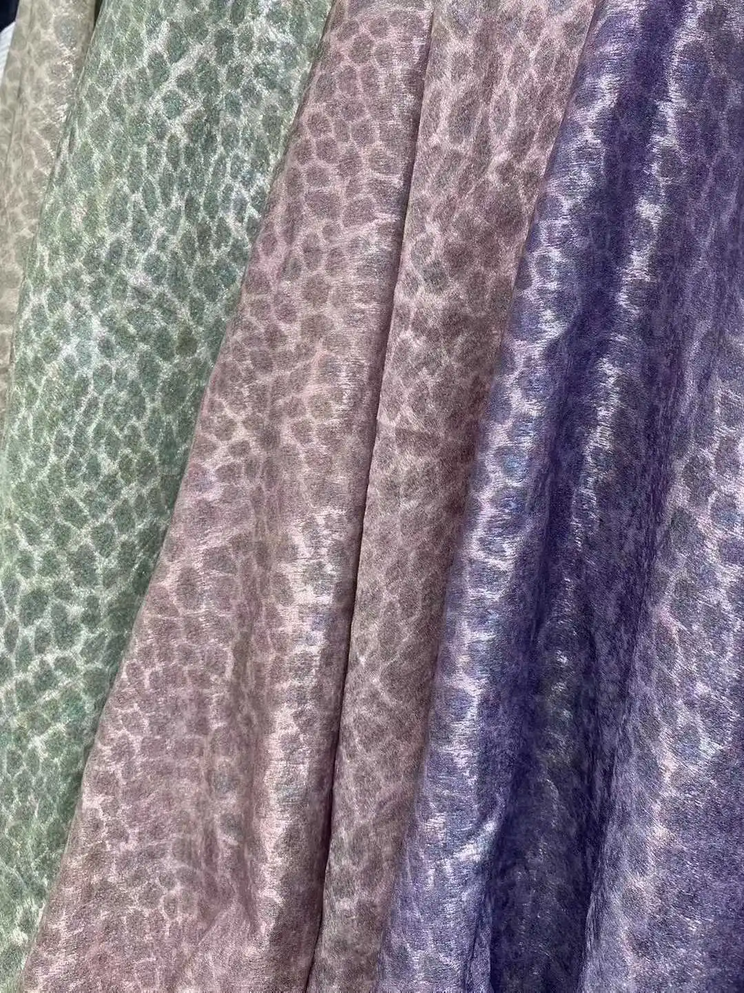 YX1138 120gsm Polyester Hot Stamping Chiffon Leopard Print Fabrics Women's Garments Pattern Small Leopard Print Fabric - 图片 6