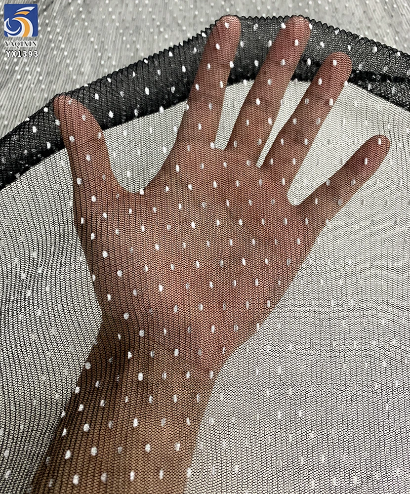 YX1393 2026 Black Mesh Tulle 60gsm Flocked White 3mm Polka Dot Tulle Pleated Fabric Pleated Tulle Flocked White Dot Fabric - 图片 4