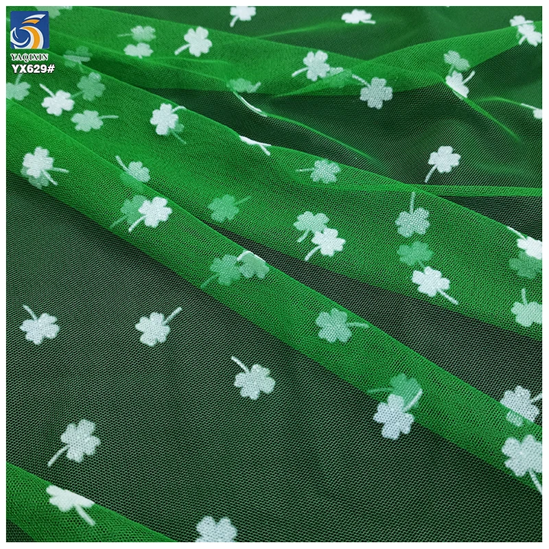 YX629Lucky Design Green Patricks Day Four-Leaf Clover Mesh Tulle Fabric Poly New Arrivals Arrival Flocking Mesh Fabric - 图片 3