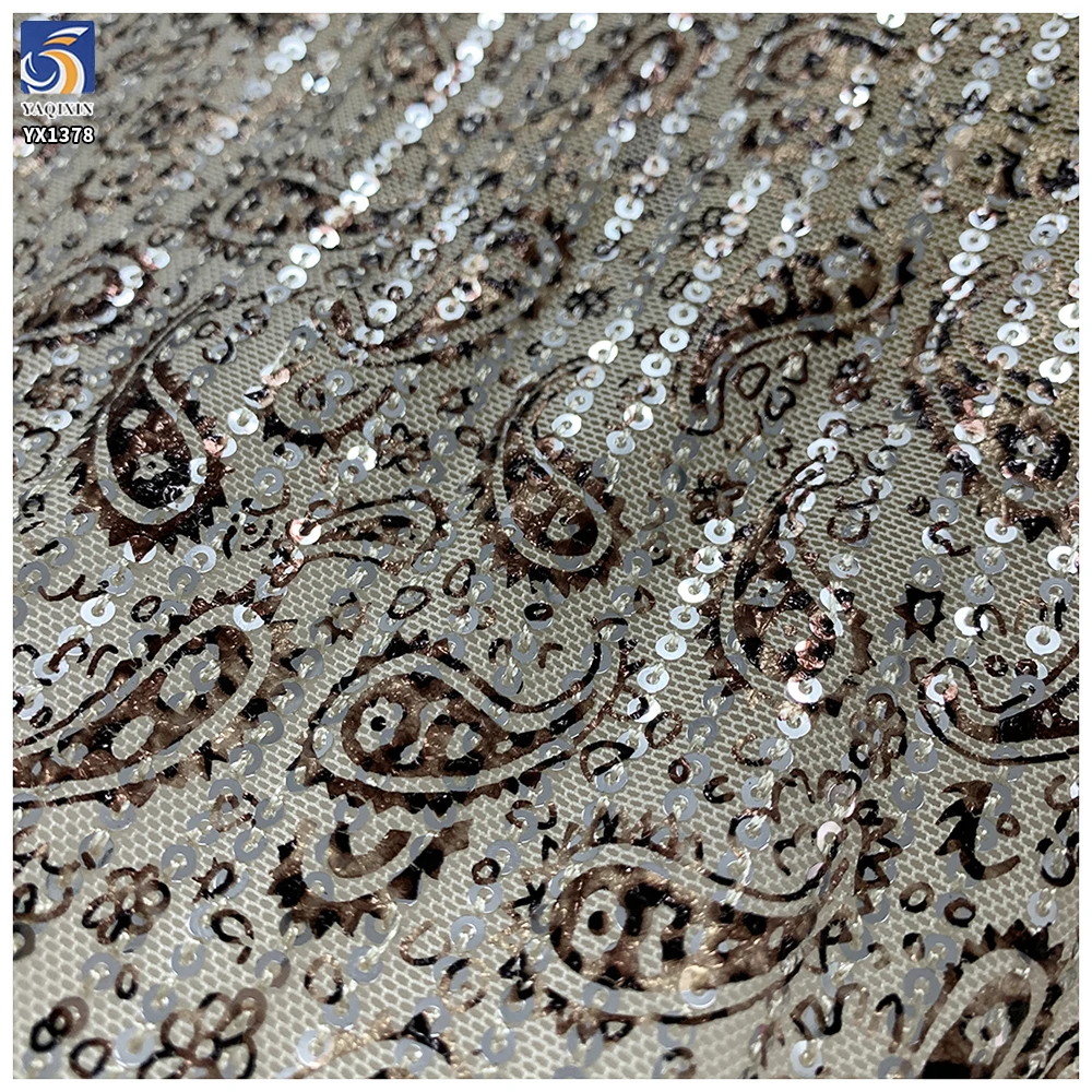 YX1378 150cm 200gsm 2026 New Paisley Printed Sequin Mesh Fabric 3mm Stretch Net Party Dress Sequins Fabric Textile - 图片 3