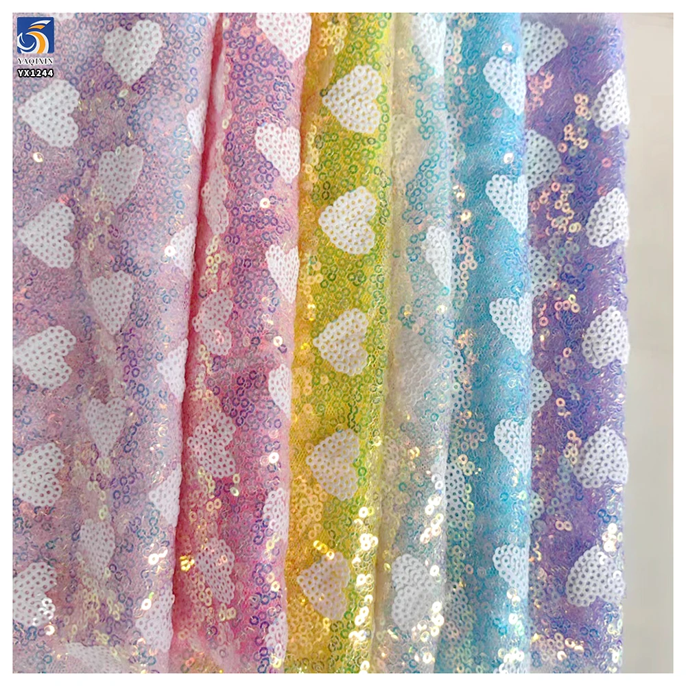 YX1244 New Arrival 3mm Holographic Sequin Embroidery Fabric for Women American Pink Valentine's Day Dreamy Heart Sequin Fabric - 图片 3