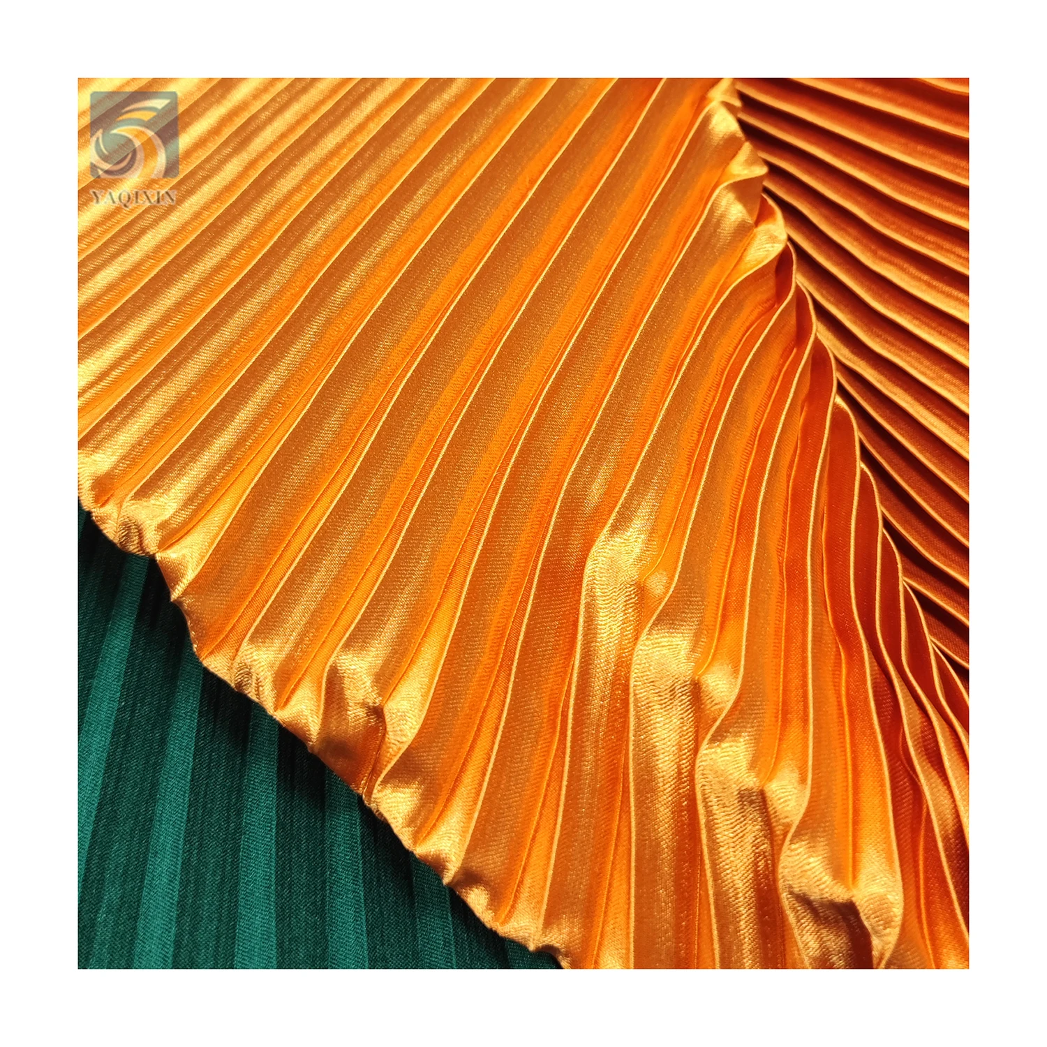 YX152 Wholesale Price By The Yards 120 gsm Glossy Shiny Pleated Accordion Satin Fabric - 图片 3