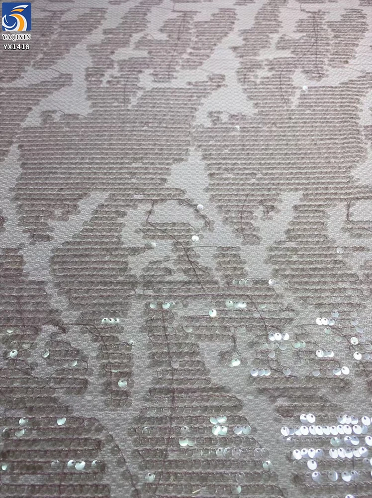 YX1418 250gsm 5mm Transparent Silver Dots Sequins 100% Polyester Tulle Fabric Fashionable Evening Dress Sequin Fabric - 图片 4