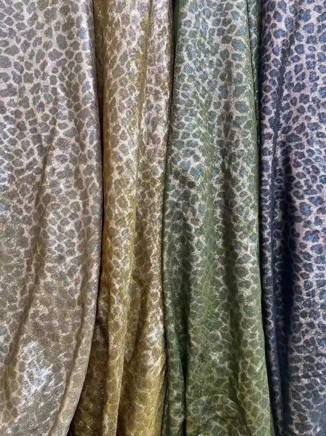 YX1138 120gsm Polyester Hot Stamping Chiffon Leopard Print Fabrics Women's Garments Pattern Small Leopard Print Fabric - 图片 3