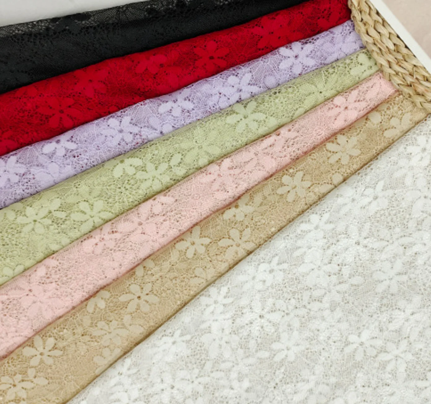YX983 White Lace Fabrics for Home Textiles, Tablecloths, Curtains, Women's Wedding Dresses Lingerie Chantilly Lace Fabrics - 图片 2
