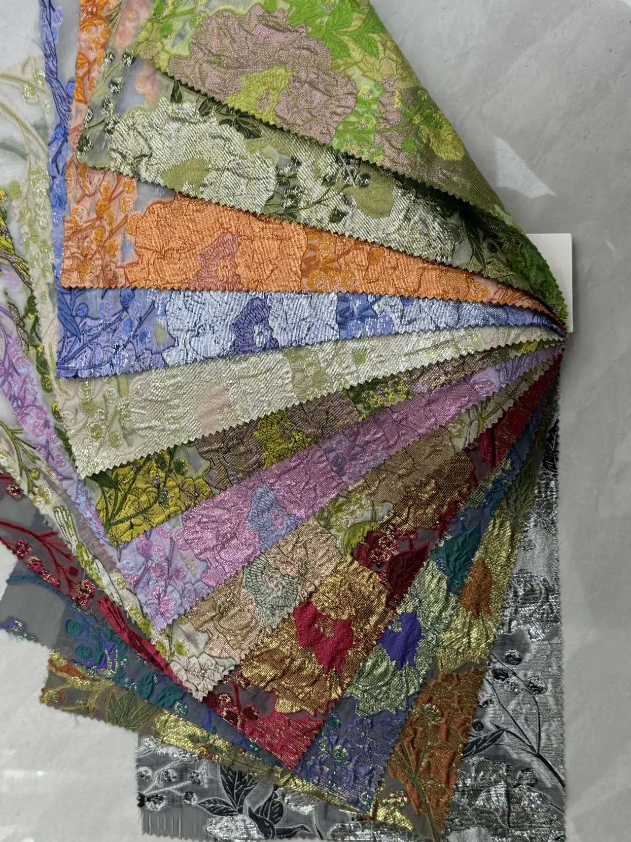 YX1166 2026 New 100 Polyester Green 3D Yarn-Dyed Jacquard Florals Fabric Nigerian Guinea Brocade Fabrics for Women - 图片 2