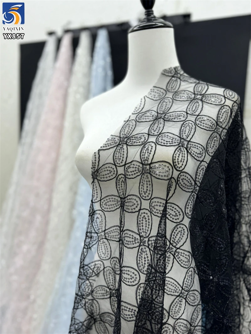 YX857 Lucky Four-Leaf New Design Polyester Embroidery Tulle With Silver and White Sequins for Women Dresses Sequin Fabrics - 图片 2