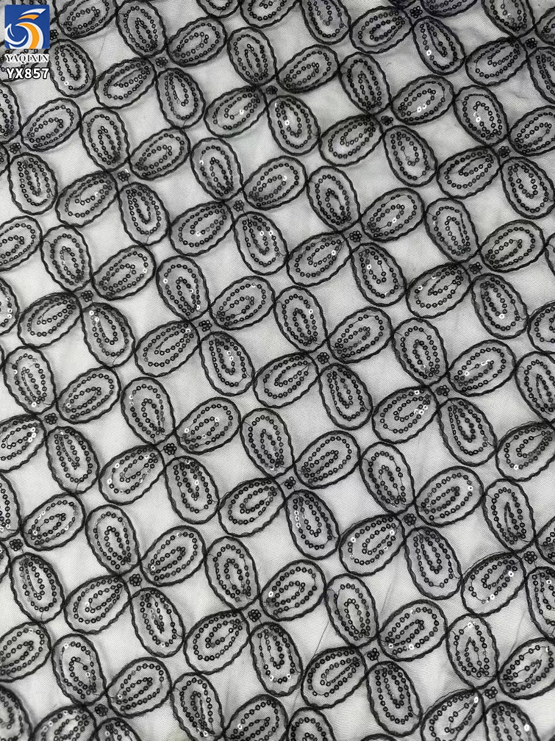 YX857 Lucky Four-Leaf New Design Polyester Embroidery Tulle With Silver and White Sequins for Women Dresses Sequin Fabrics - 图片 5