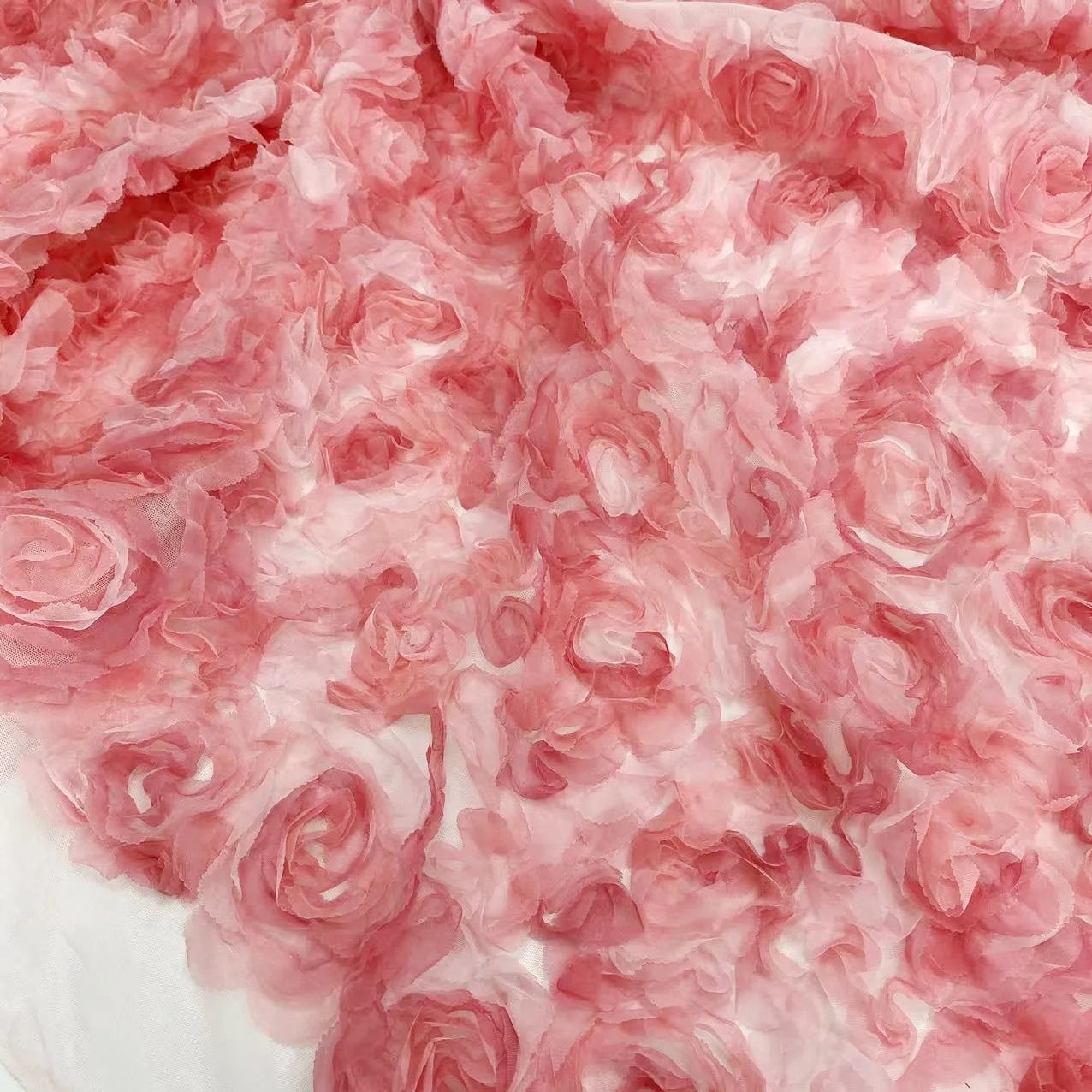 TDS002 New Arrival Gradient 3D Rose Flower Tulle Lace Fabric Chiffon Rose Embroidered Tulle Fabric for Dresses - 图片 4
