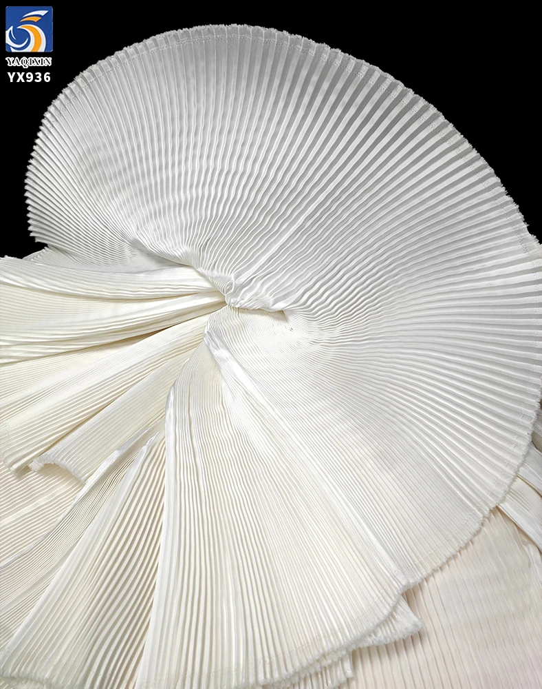 YX936-1 Customized White Polyester 1cm Pleated Accordion Satin Fabric for High-End Party Dresses Liquid Satin Pleated Fabric - 图片 6