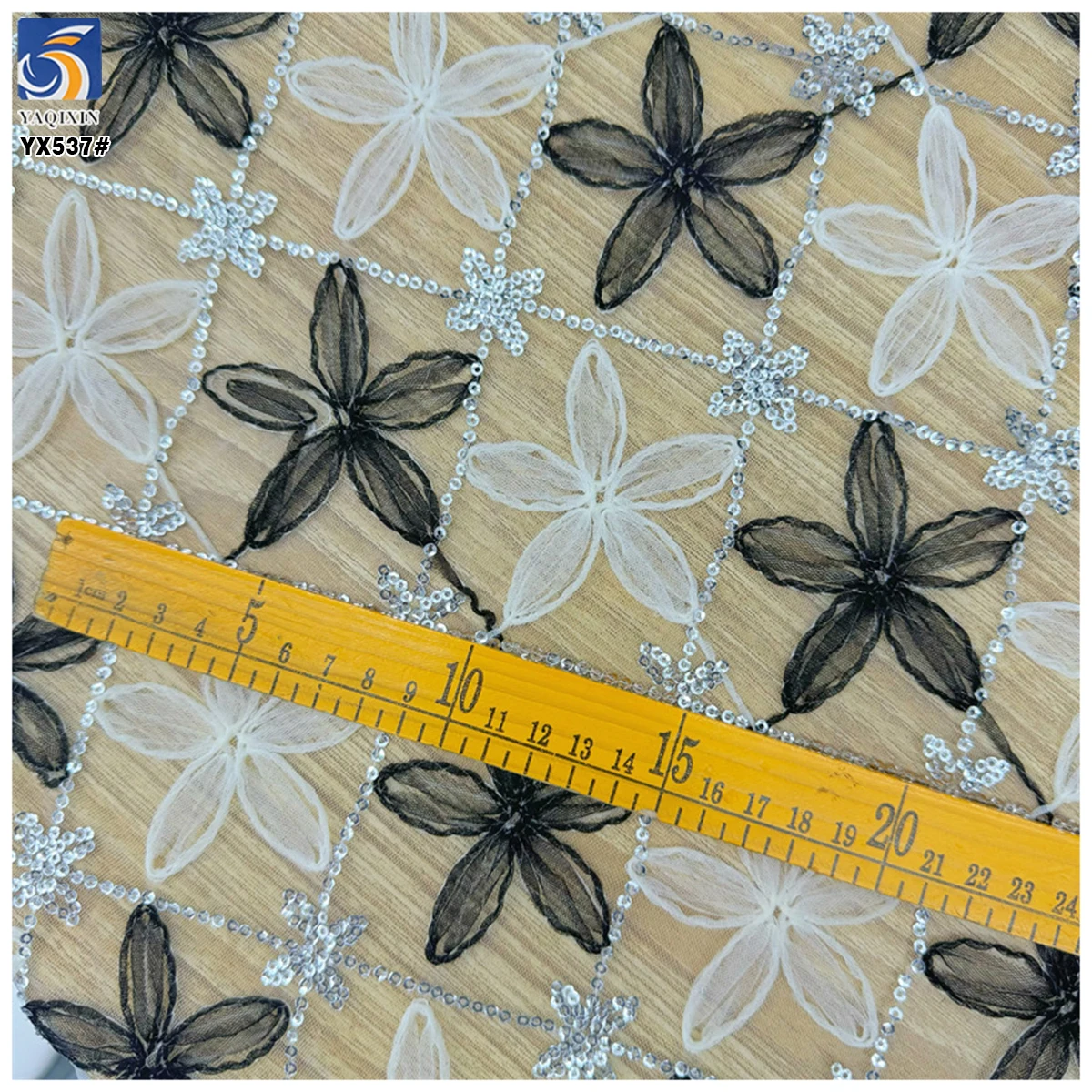 YX537 2025 Most Popular Overseas Embroidered Tulle Fabric Five-Petal Flower 3D Embroidery Tulle Fabric With Sequins - 图片 6