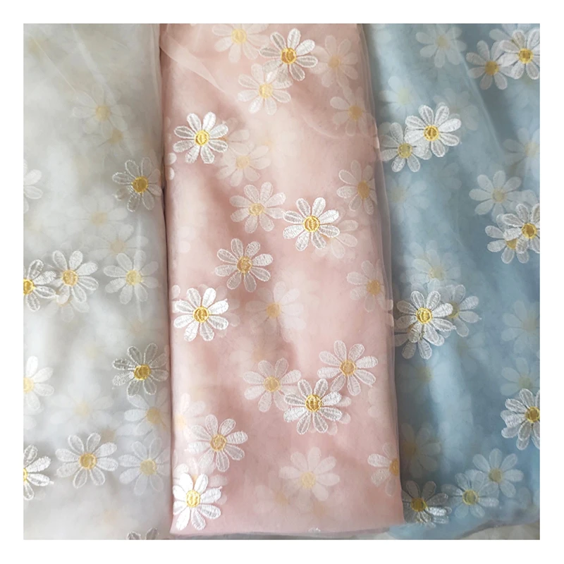 China Floral Embroidered Fabric Tulle White Flowers Embroidery Lace Tulle Dress Wedding Fabric - 图片 5