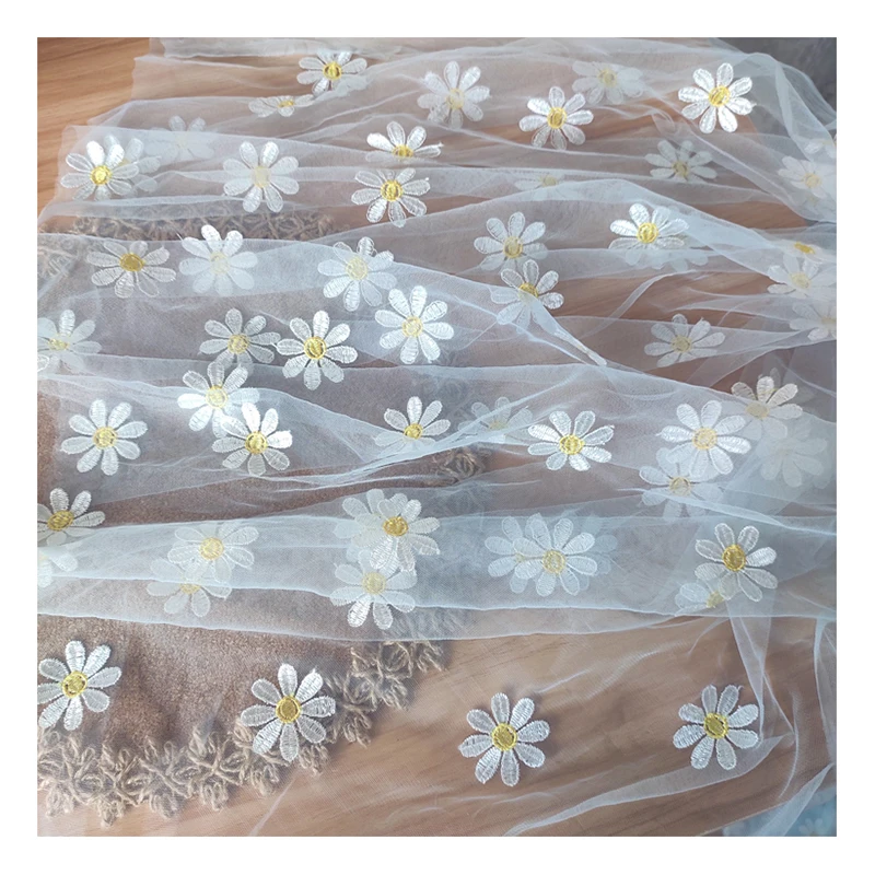 China Floral Embroidered Fabric Tulle White Flowers Embroidery Lace Tulle Dress Wedding Fabric - 图片 6