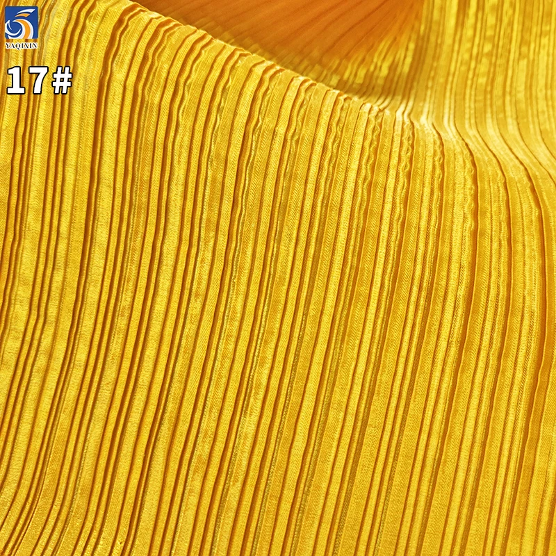 YX652 Luxury Style 150gsm Gold Glittery Liquid Satin Pleated Fabric for High-End Garment Skirt - 图片 3