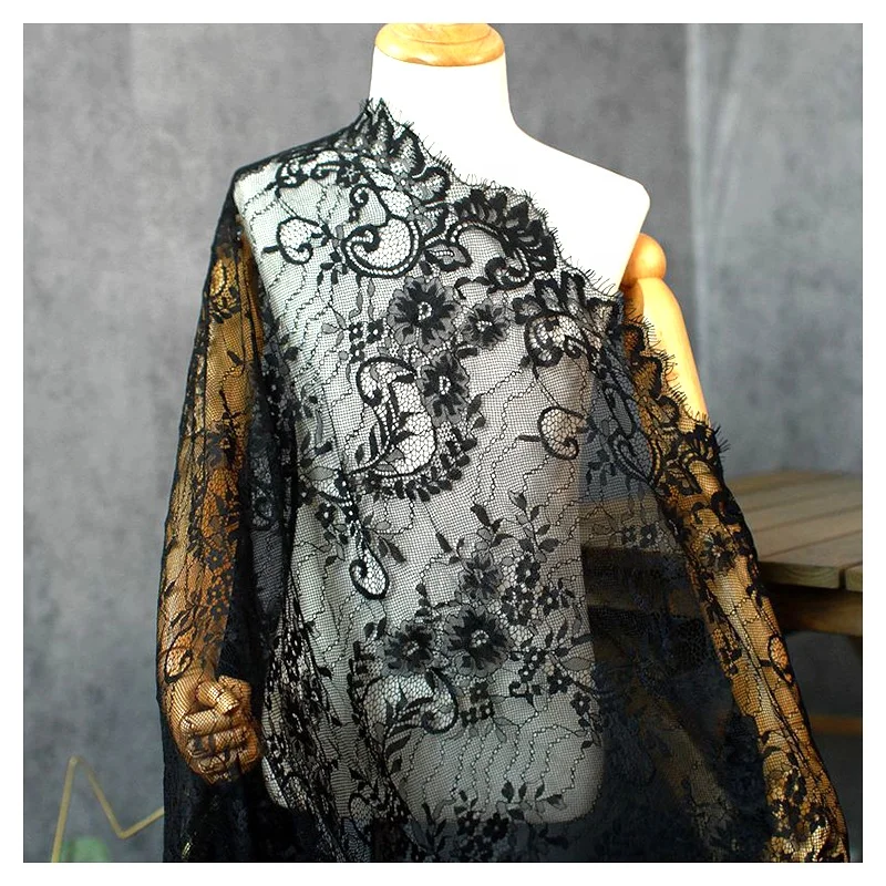 China Wholesale 150CM Chantilly Lace Fabric Eyelash Yarn Lingerie Lace Fabric for Garment - 图片 4