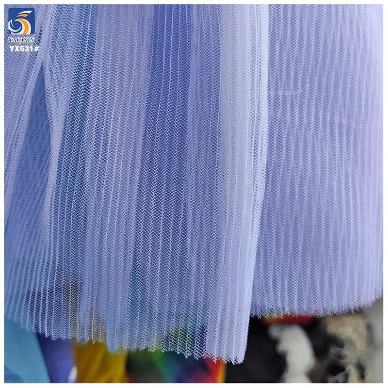YX631 Lightweight Breathable 40gsm Polyester Blue Pleated Tulle Fabric Pleated Mesh Fabric for Summer Dresses - 图片 2