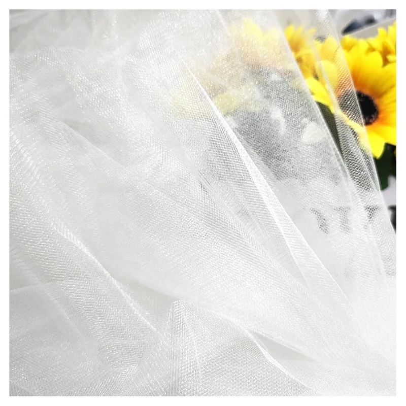 S29 High Quality Soft Glossy Tulle Fabric 20gsm Medium Hardness Nylon Polyester Tulle Mesh Fabric for Wedding Dress and Veil - 图片 6