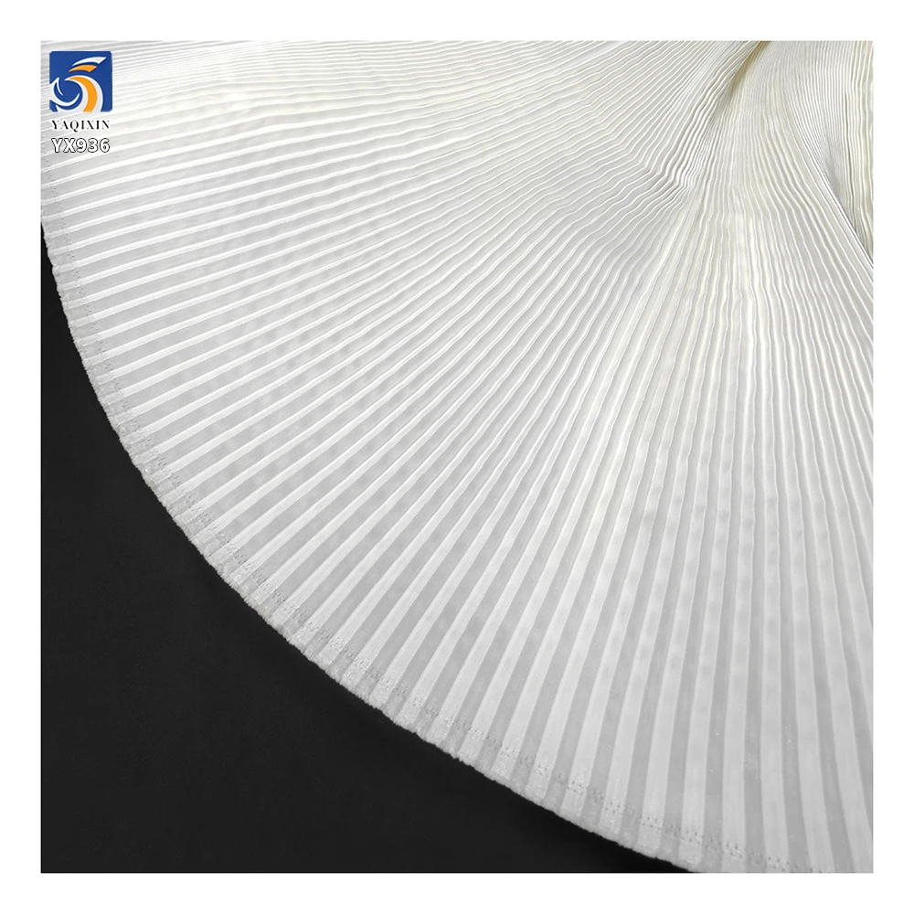 YX936-1 Customized White Polyester 1cm Pleated Accordion Satin Fabric for High-End Party Dresses Liquid Satin Pleated Fabric - 图片 4