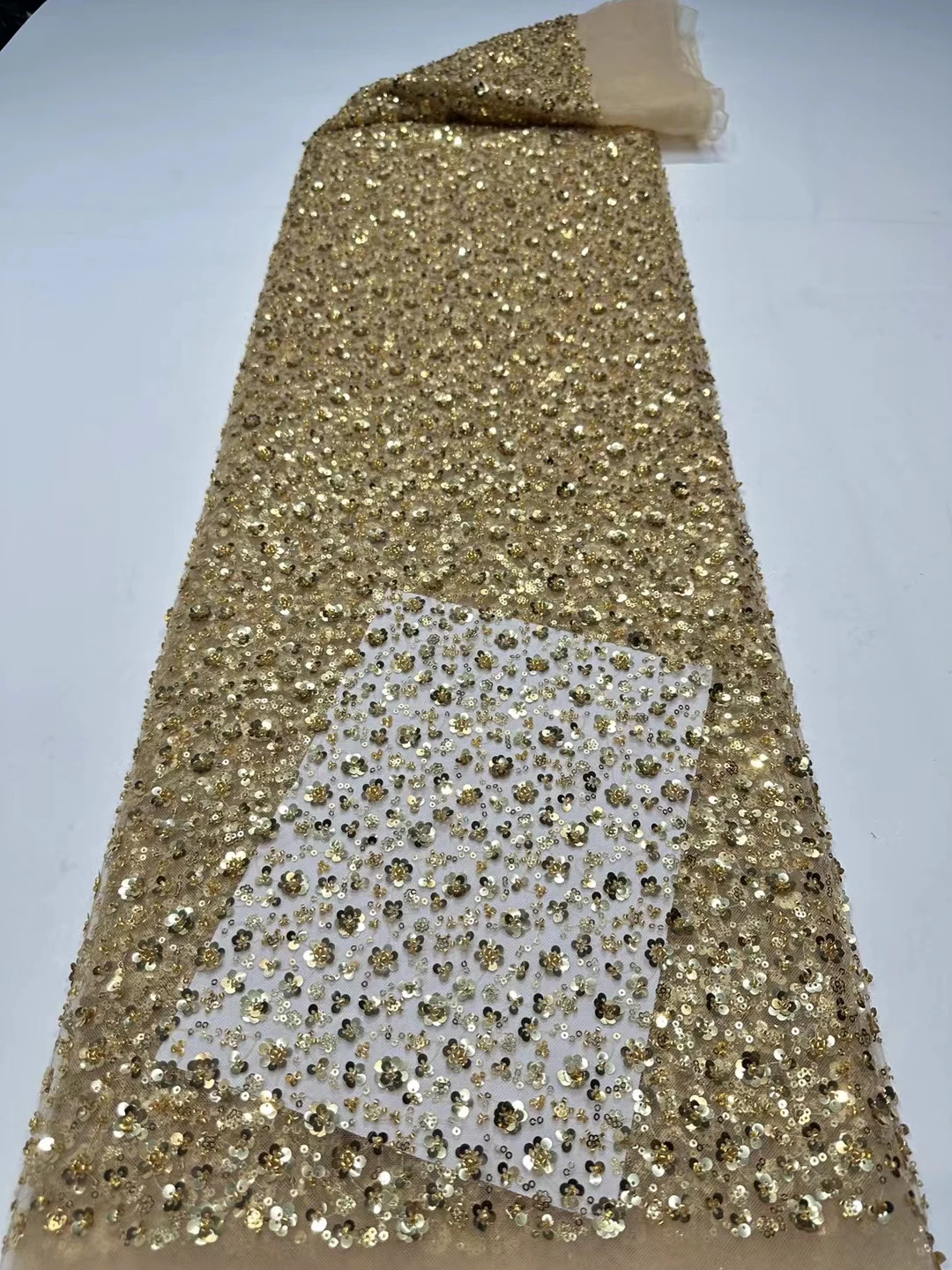 YX2379 Gold Beaded Sequin Mesh Embroidery Tulle Lace Fabric Polyester Floral Design 3mm Shiny Sequin Embroidery Fabric - 图片 5