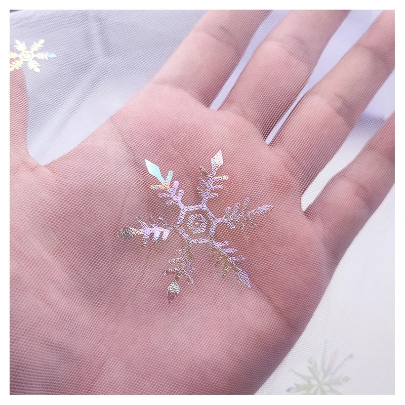 New Design Colorful Foil Printing Winter Snowflake Printed Christmas Fabric Polyester Tulle Mesh Fabric 63 Inch 20gsm - 图片 5
