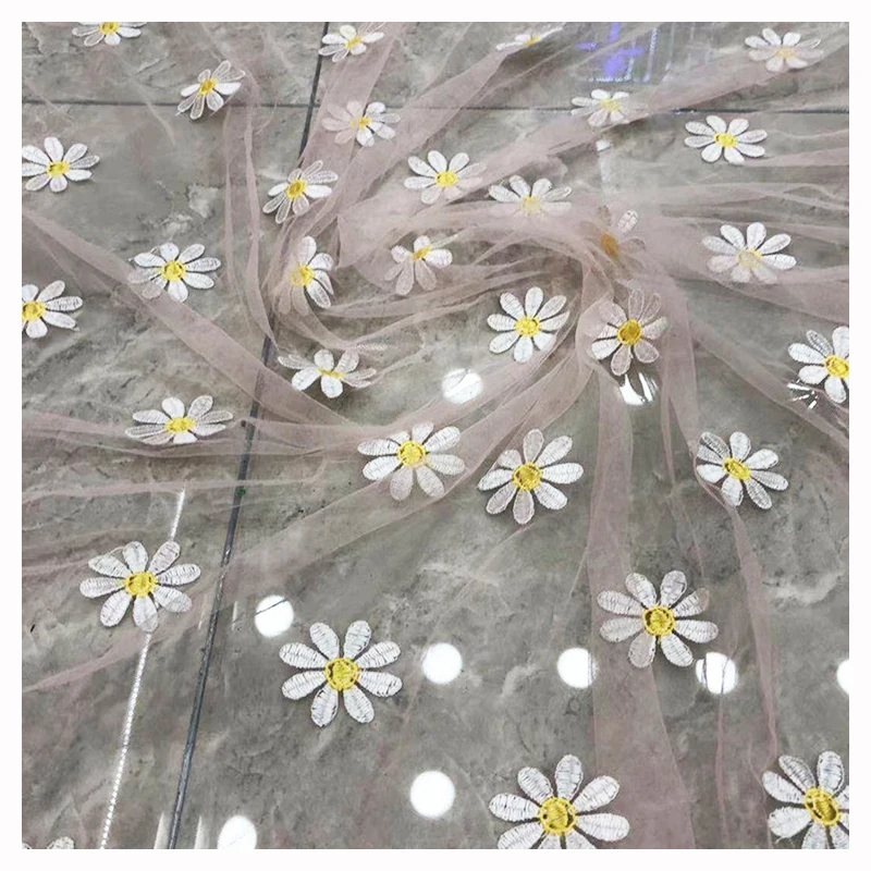 China Floral Embroidered Fabric Tulle White Flowers Embroidery Lace Tulle Dress Wedding Fabric - 图片 4