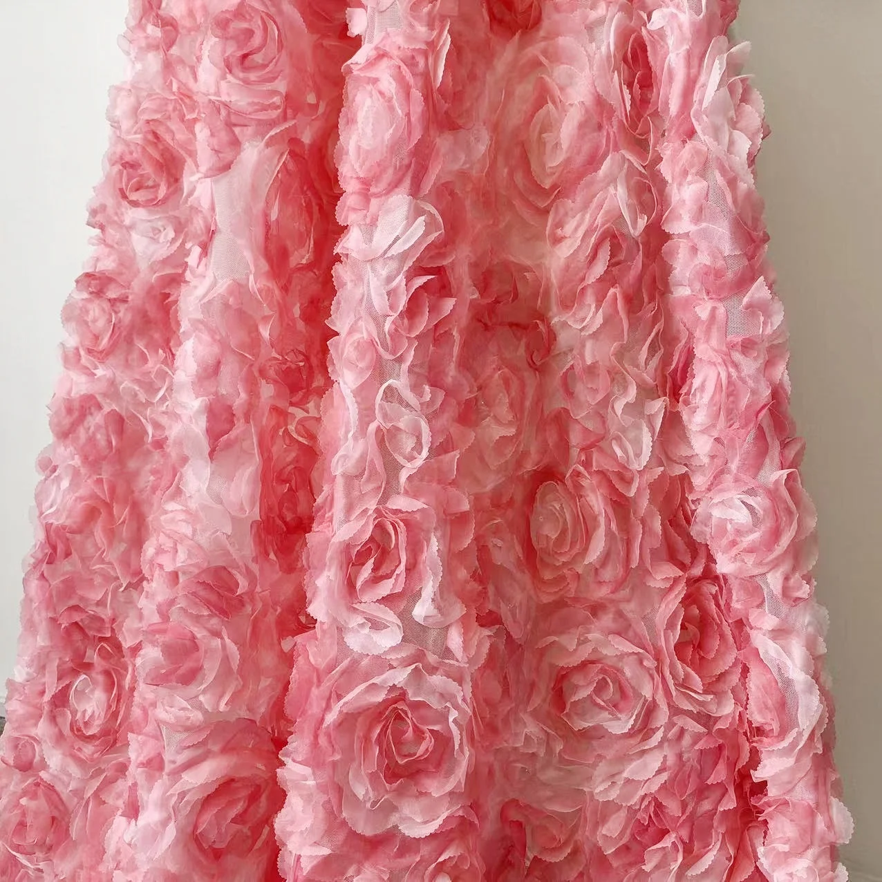 TDS002 New Arrival Gradient 3D Rose Flower Tulle Lace Fabric Chiffon Rose Embroidered Tulle Fabric for Dresses - 图片 3