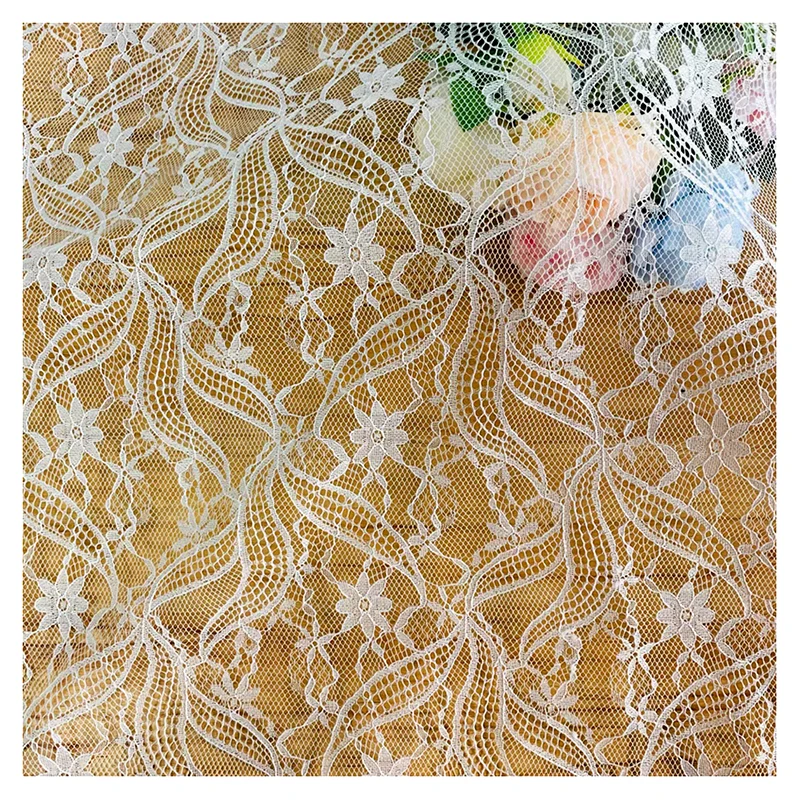 LST15 OEM Good Price Latest African Guipure Lace Fabric Floral Jacquard Cheap Chantilly Lace Fabric for Underwear - 图片 4