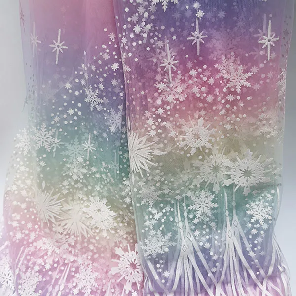 Soft 35gsm 40D Polyester Material Cartoon Snowflake Print Mesh Tulle Fabric with Rainbow Gradient Print Design - 图片 5