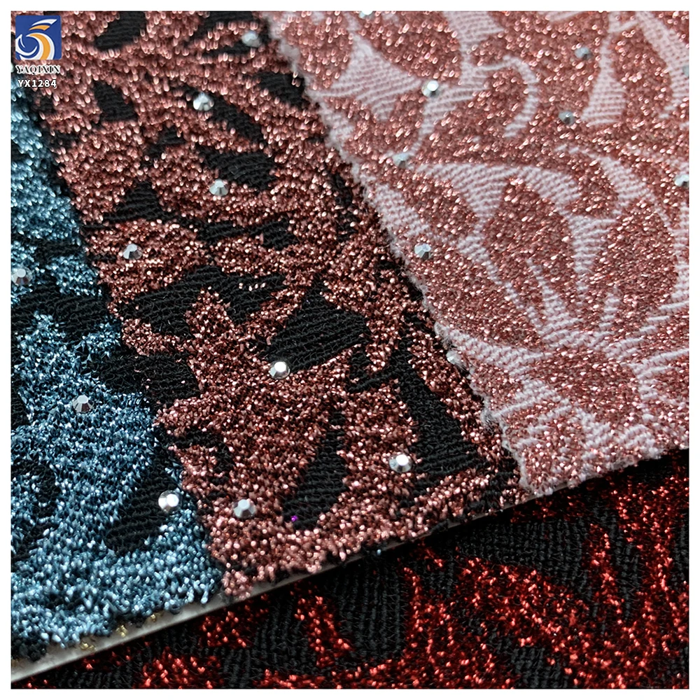 YX1284 160gsm 100% Polyester Wholesale Wine Red Shiny Lurex Jacquard Fabric With 3D Rhinestones Arabic Dress Jacquard Fabric - 图片 3
