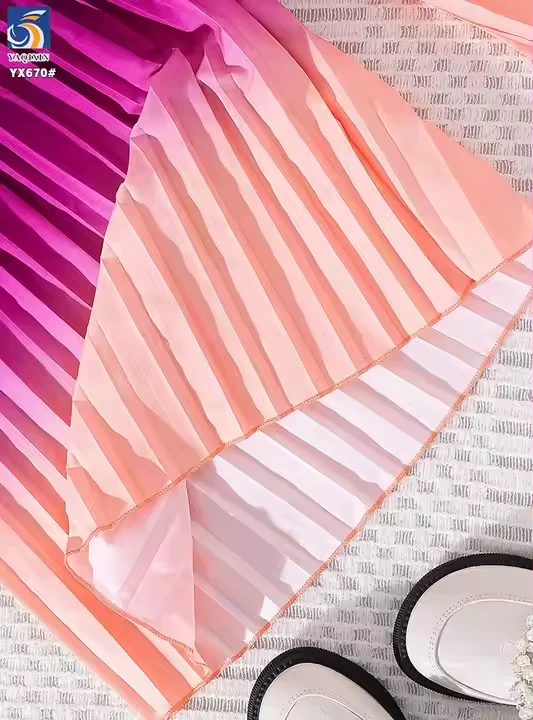 YX670-1 Designer Gradient Pleat Satin Fabric 100% Polyester Blackout Printed for Wedding Dresses Gradient Pleated Satin Fabric - 图片 3