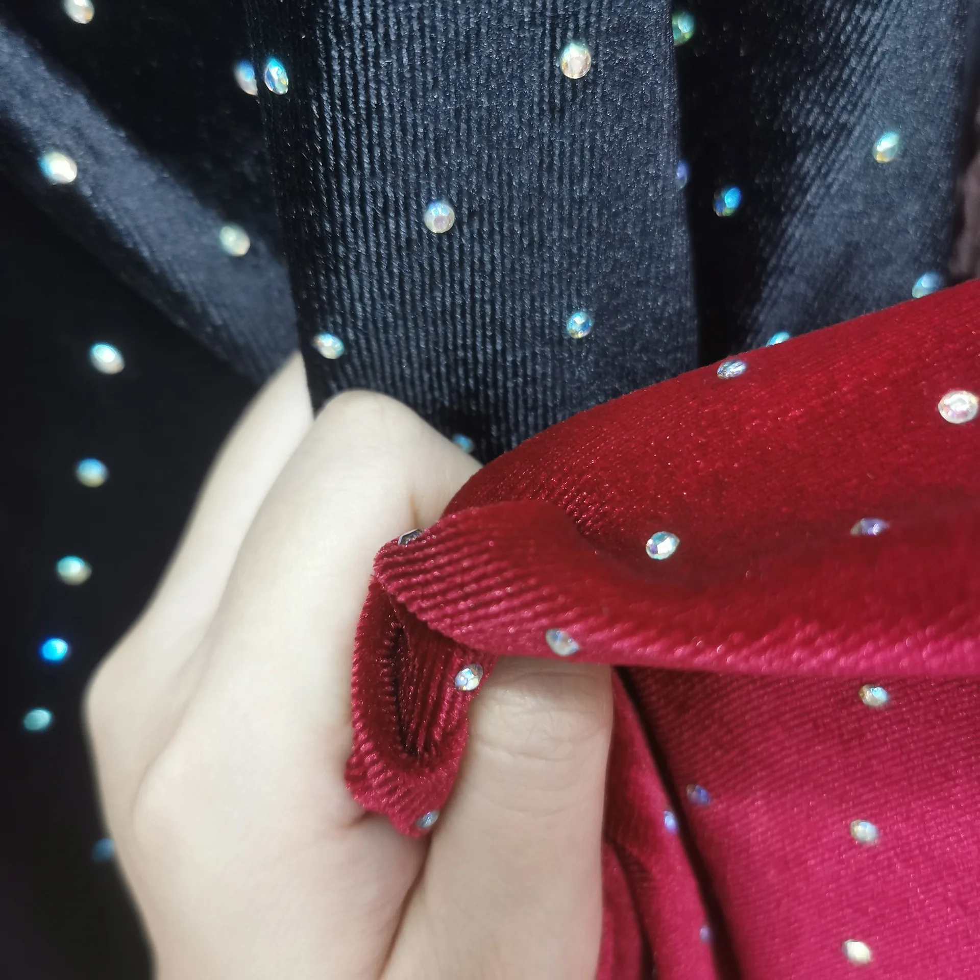 YX1038 180gsm High Quality Spandex Stretch Velvet Knitted Fabric Black With 3D Diamonds Stone Elastic Evening Dress Fabric - 图片 6