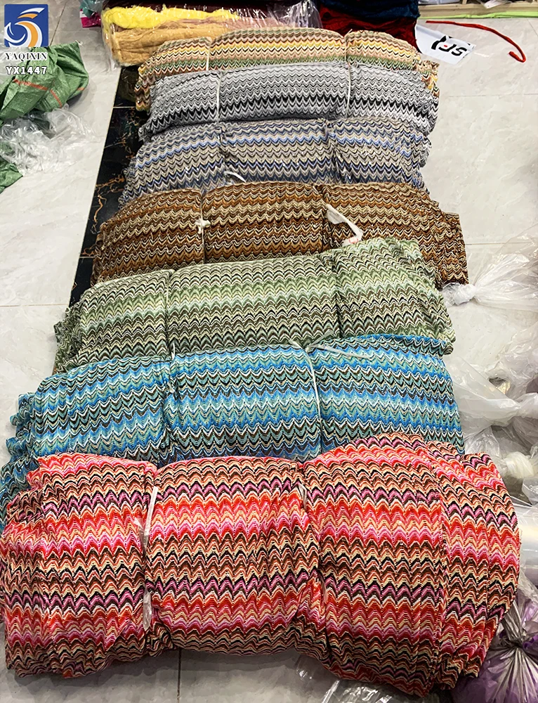 YX1447 300gsm 5mm Sequins Knit Jacquard Fabric 100 Percent Polyester Chevron Pattern for Dress and Swimwear - 图片 2