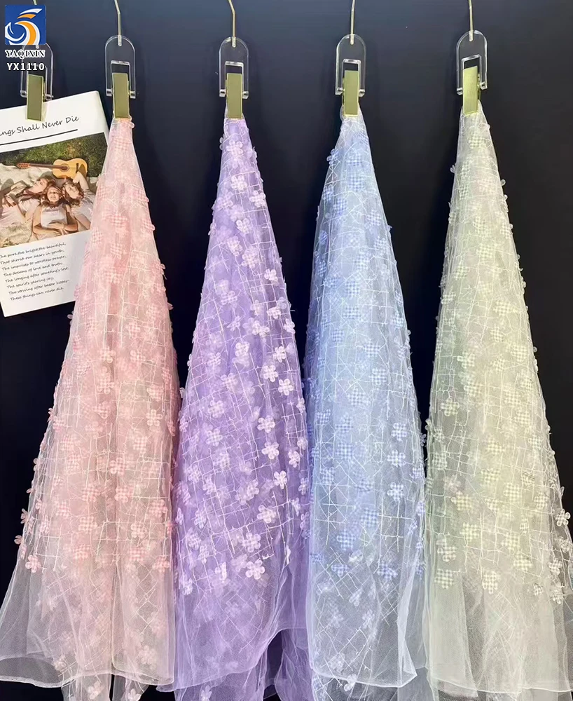 YX1110 New Fashion 2026 Design Checkered Embroidered Tulle Fabric With 3D Florals 3D Mesh Fabric for Short Skirts - 图片 3