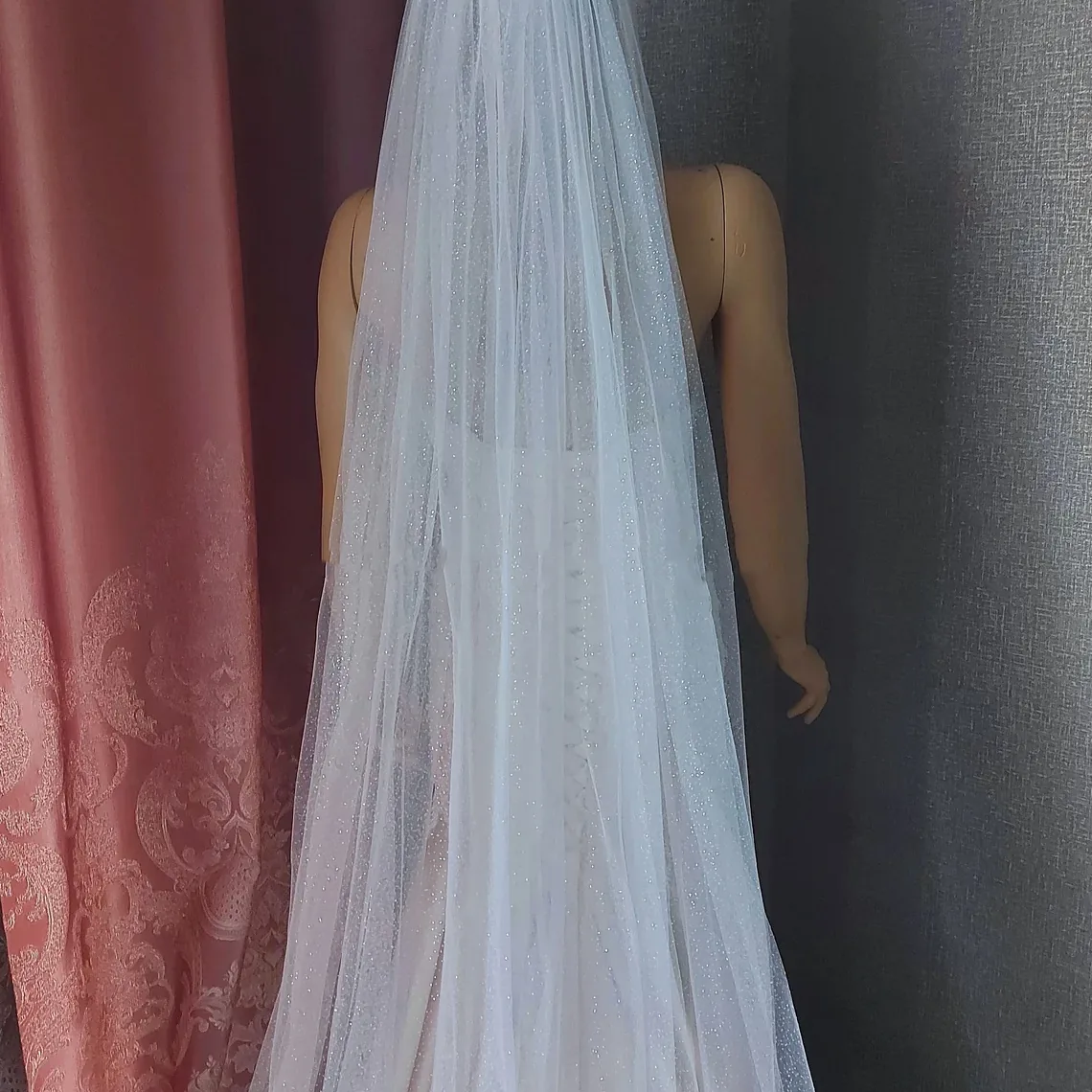 YX711 Pure White 40gsm Polyester Knitted Bridal Tulle Fabric Clear Sequins Glitter Mesh Fabric Soft Sparkle Glitter Effect